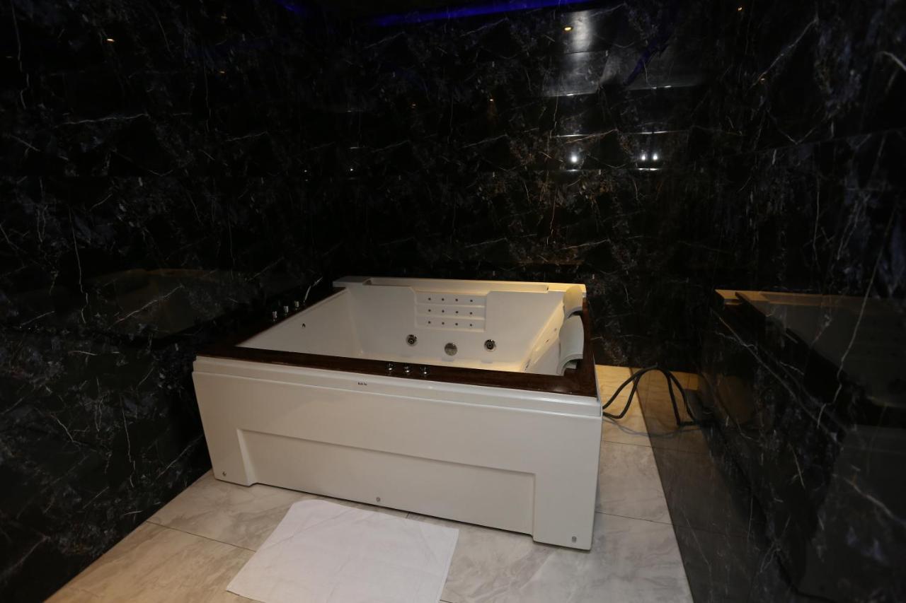 The Orchard Hotel ラホール エクステリア 写真